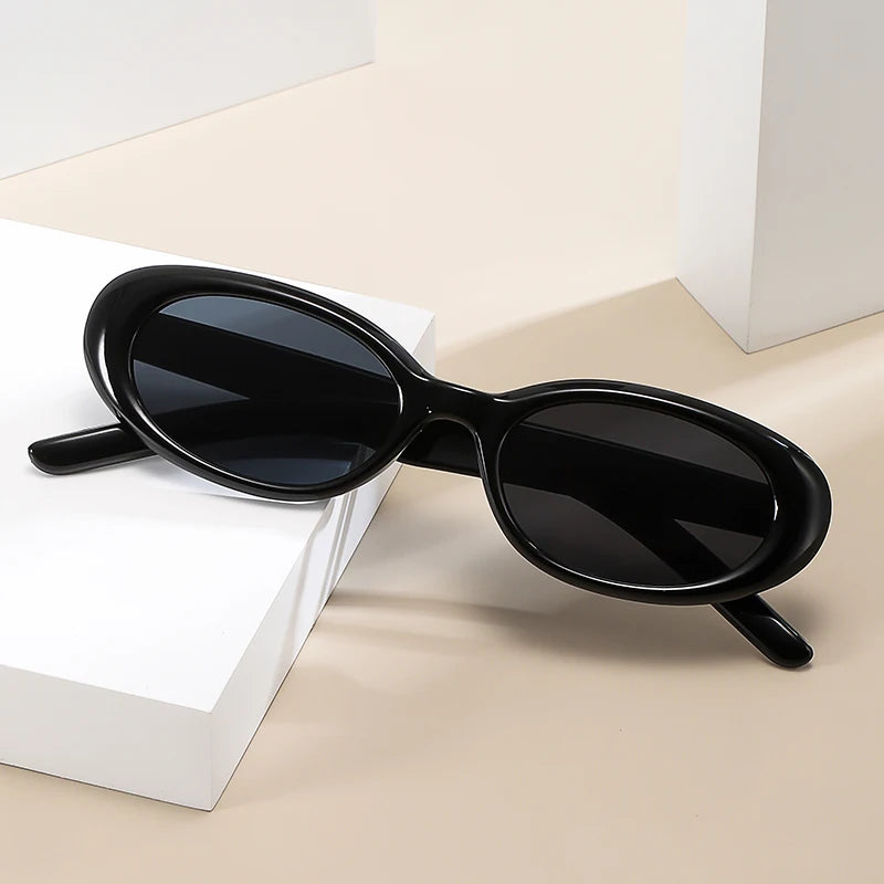 Lunettes de soleil noires ovales rétro