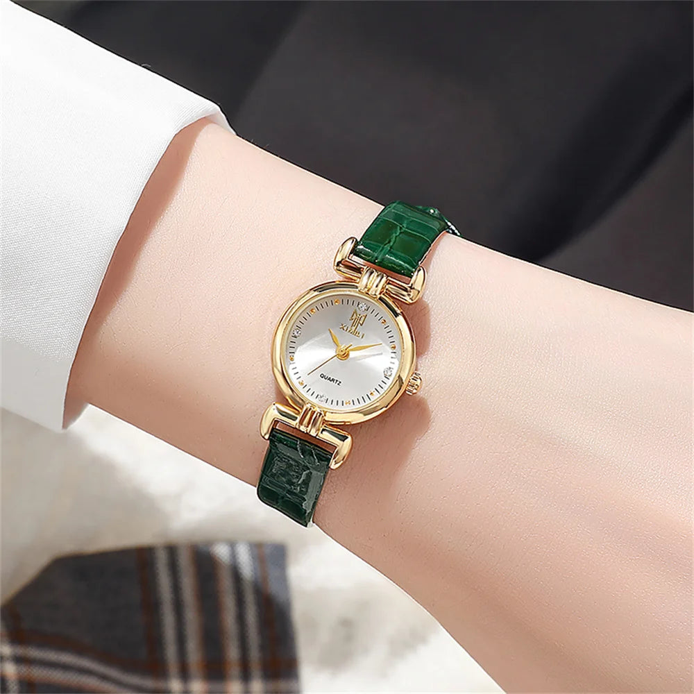 Montre dorée bracelet noir style rétro