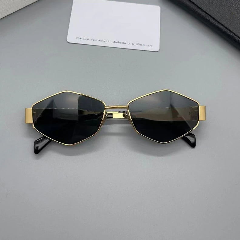 Lunettes géométriques dorées verres fumés grisés