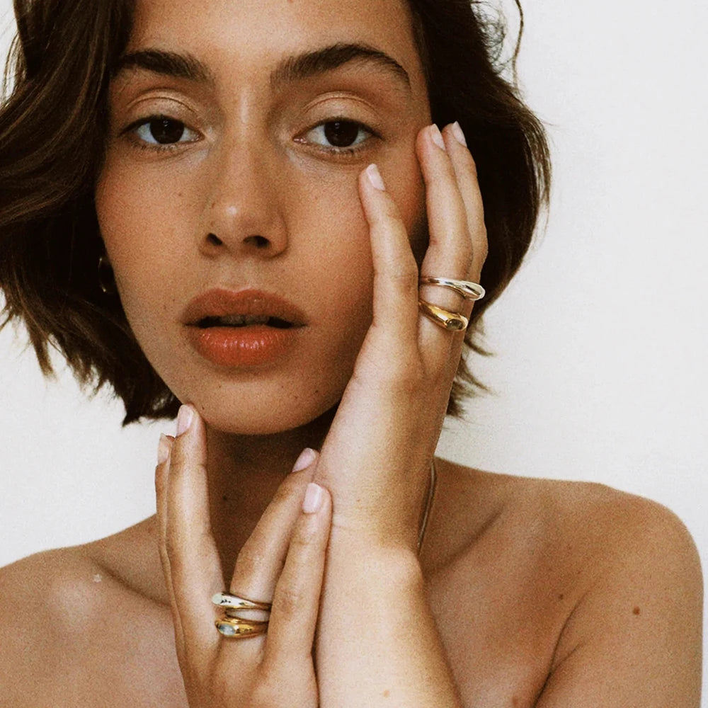 Bague argentée pierre verte design contemporain