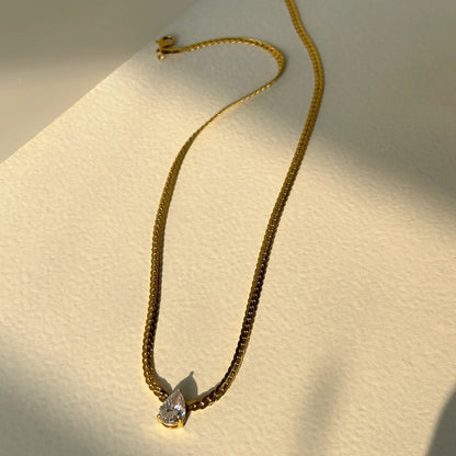Collier doré goutte de cristal chic