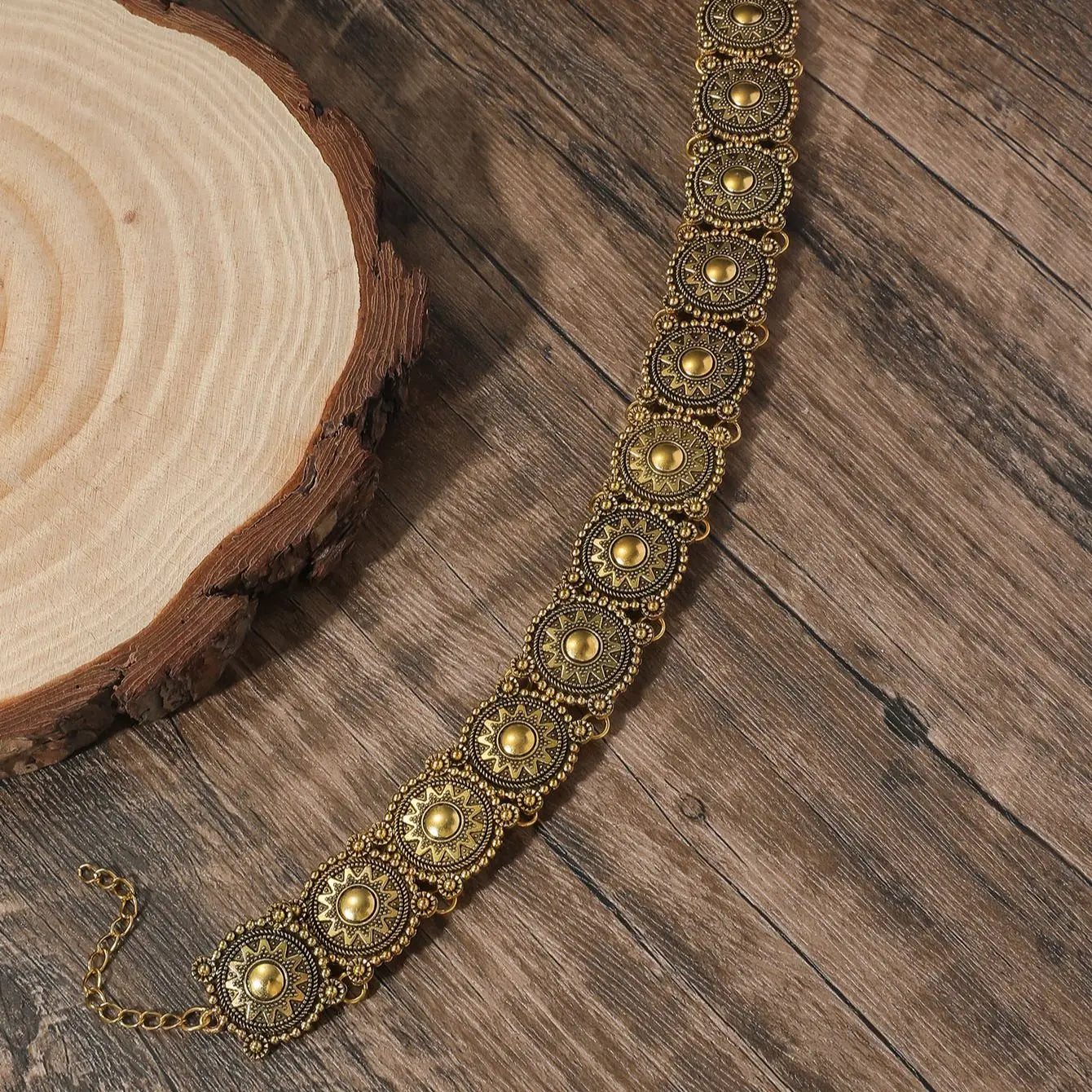 Collier ras-du-cou doré style baroque