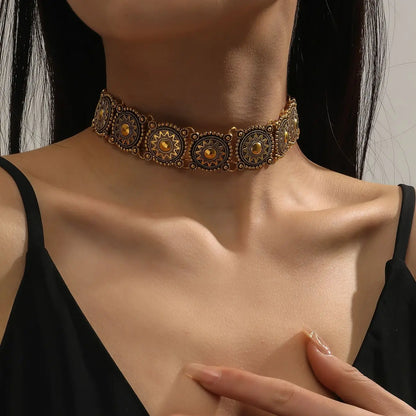 Collier ras-du-cou doré style baroque