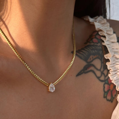 Collier doré goutte de cristal chic